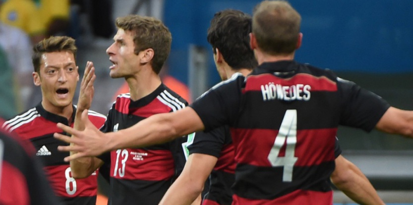 Thomas Müller et ses coéquipiers, mardi 8 juillet. (PEDROUGARTE/AFP)