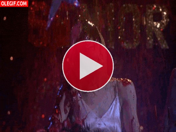 GIF: Baño de sangre sobre la adorable Carrie