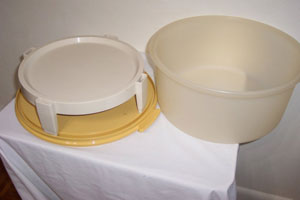 tupperware pie carrier keeper