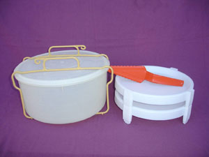 Old fogeyish Yellow Tupperware Cake Holder, Pie Carrier, Maxi Taker.