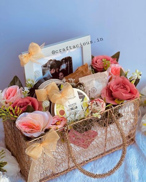 Wedding Gift Hamper Ideas For Guests, Wooden Hampers Gift Ideas, Wedding Hampers For Guests, Wedding Souvenirs For Guests Unique, Bridesmaid Hampers, Diwali Hampers, Handmade Hamper, Decor Packaging, Wedding Gift Hampers