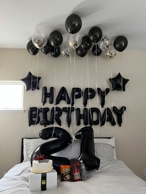 Men’s Birthday Decor Simple, Birthday Decor Husband, Boyfriend Birthday Ideas Gift Presents, Birthday Set Up Ideas For Him, Birthday Ideas For Boyfriend, Birthday Room Surprise, Boyfriends Birthday Ideas, Surprise Birthday Decorations, Birthday Boyfriend