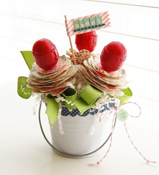 Roree shows us how to make this fun lollipop bouquet for Valentine's Day