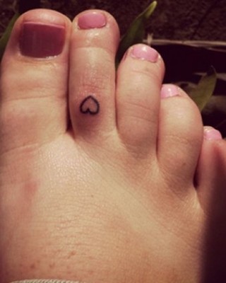 Ariana Grande’s Tiny Heart Tattoo on Her Toe