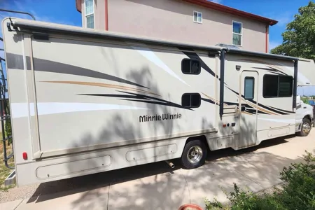 Josh's Winnebago Minnie Winnie 31H Class C