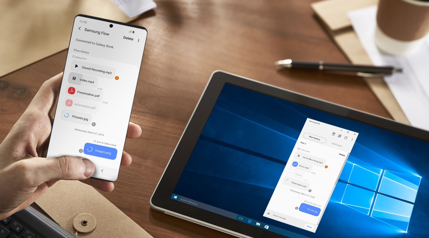 Samsung Flow 앱을 사용하여 Galaxy S10 Prism White와 Galaxy Book이 연결되어 있습니다. Galaxy S10 Prism White와 Galaxy Book Black 화면에 Flow를 통하여 전송된 파일의 히스토리가 표시된 이미지.