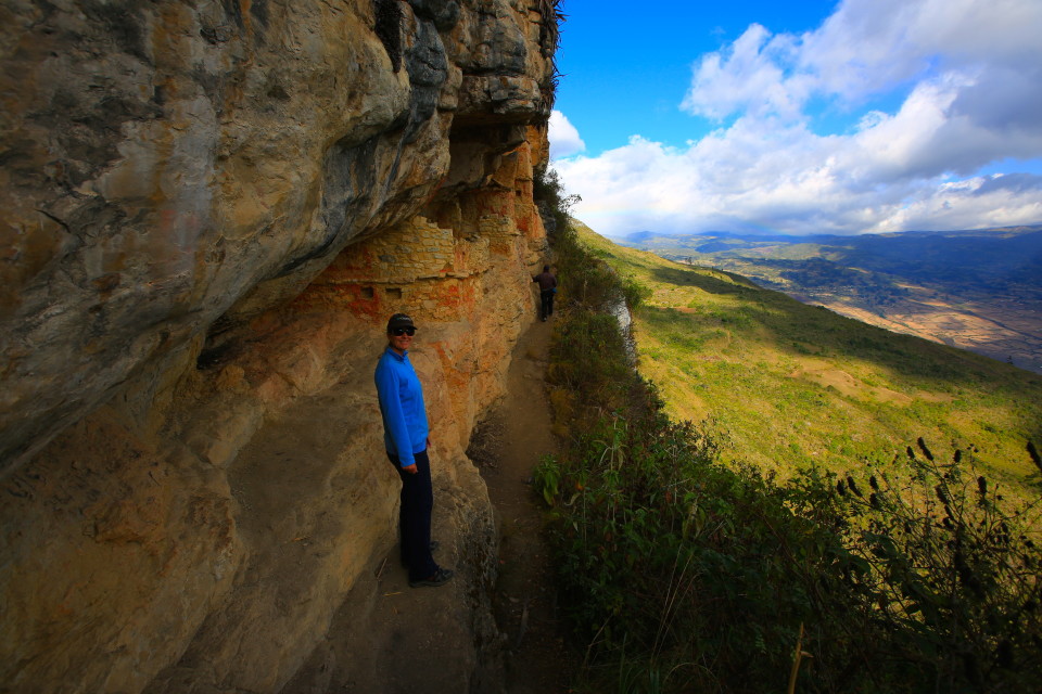 Hiking on the cliff edge of Revash.