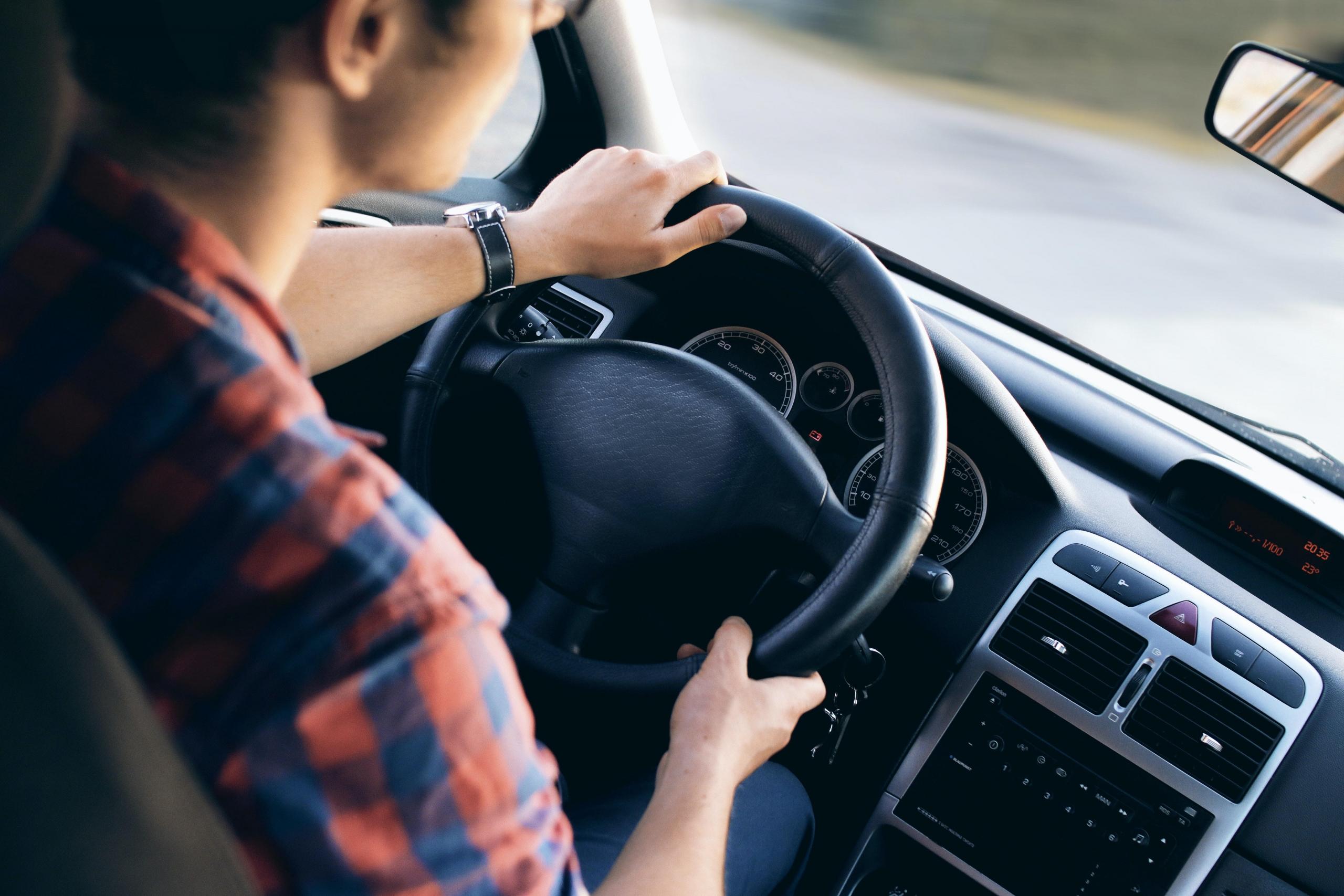 Combien mettre dans une première voiture ?