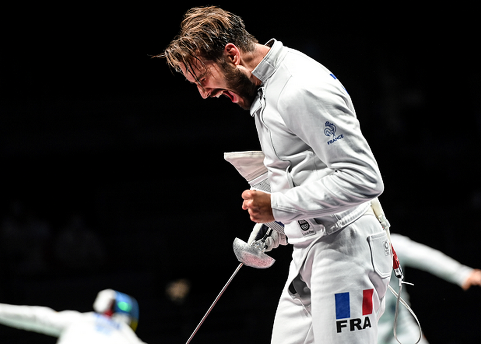 Romain canonne après un match d'escrime