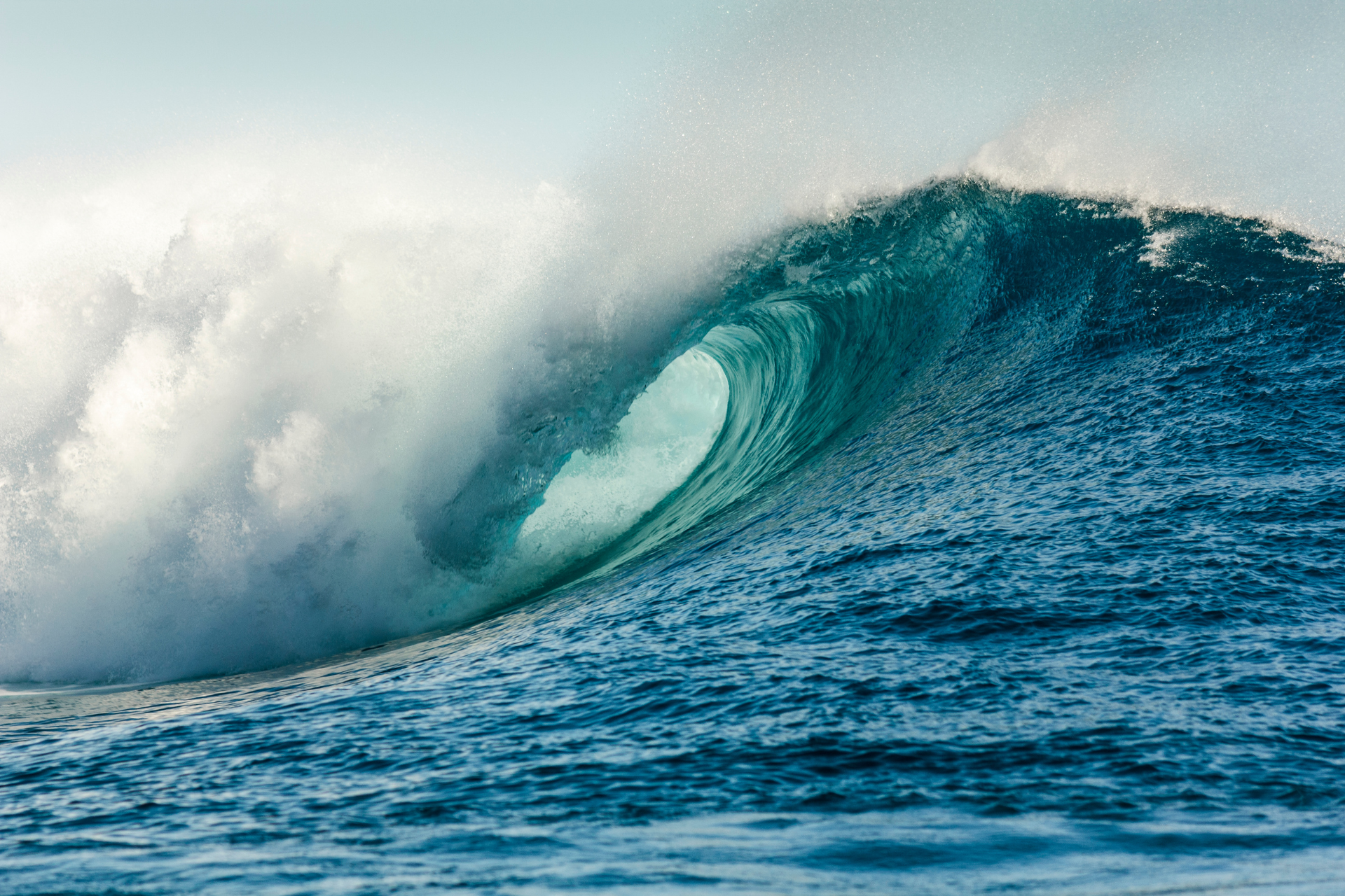 une vague à Tahiti