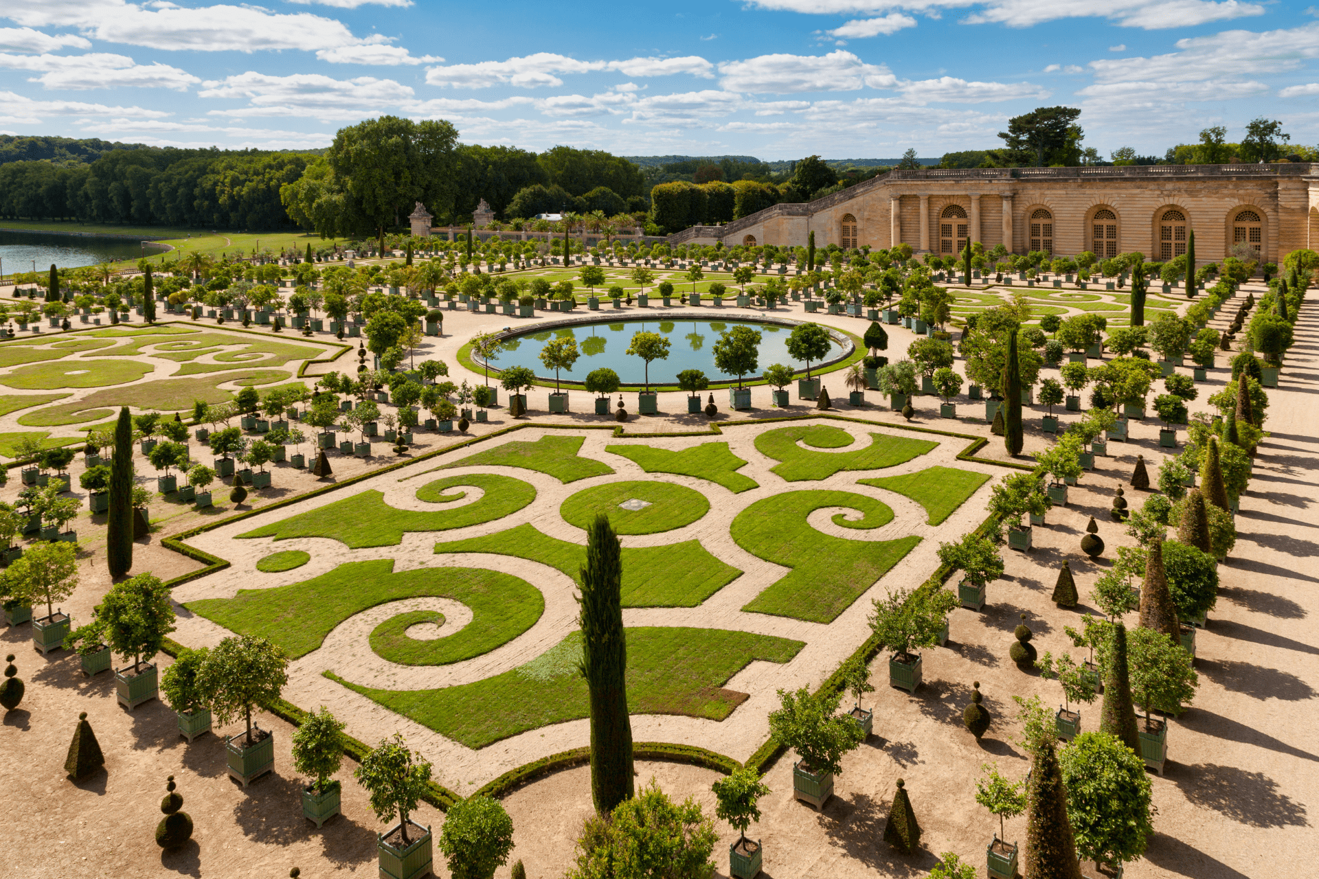 la cour du château de versailles