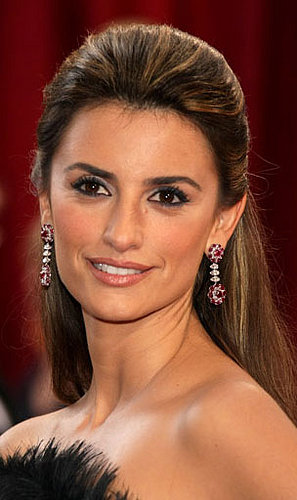 penelope cruz makeup. Looking at Penelope Cruz