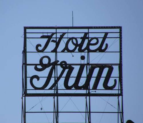 Texarkana Tx - Hotel Grim Sign