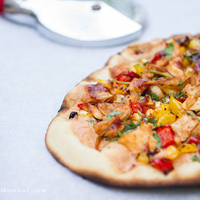 Dairy free BBQ chicken pizza | TheMombot.com