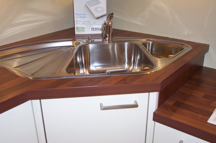 Corner Cooking Area Sink Design