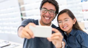 Dad daughter cell selfie parent