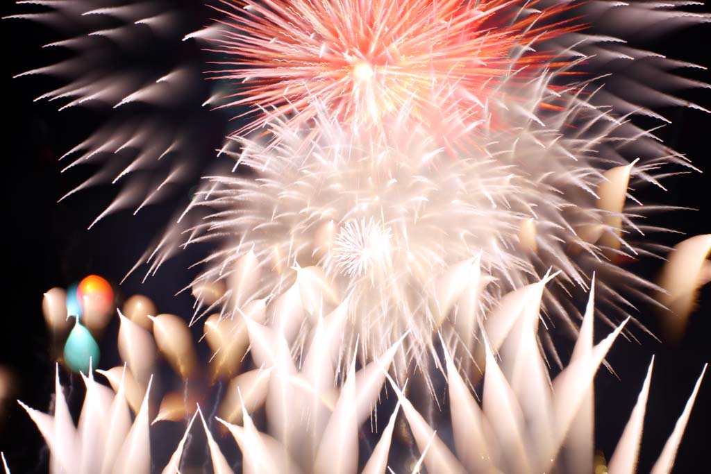 Foto, materiell, befreit, Landschaft, Bild, hat Foto auf Lager,Tama-Fluss Feuerwerk Demonstration, Das Starten von Feuerwerk, natürliche Szene oder Gegenstand, der poetischen Charme der Jahreszeit des Sommers hinzufügt, Signalfeuer, Helligkeit