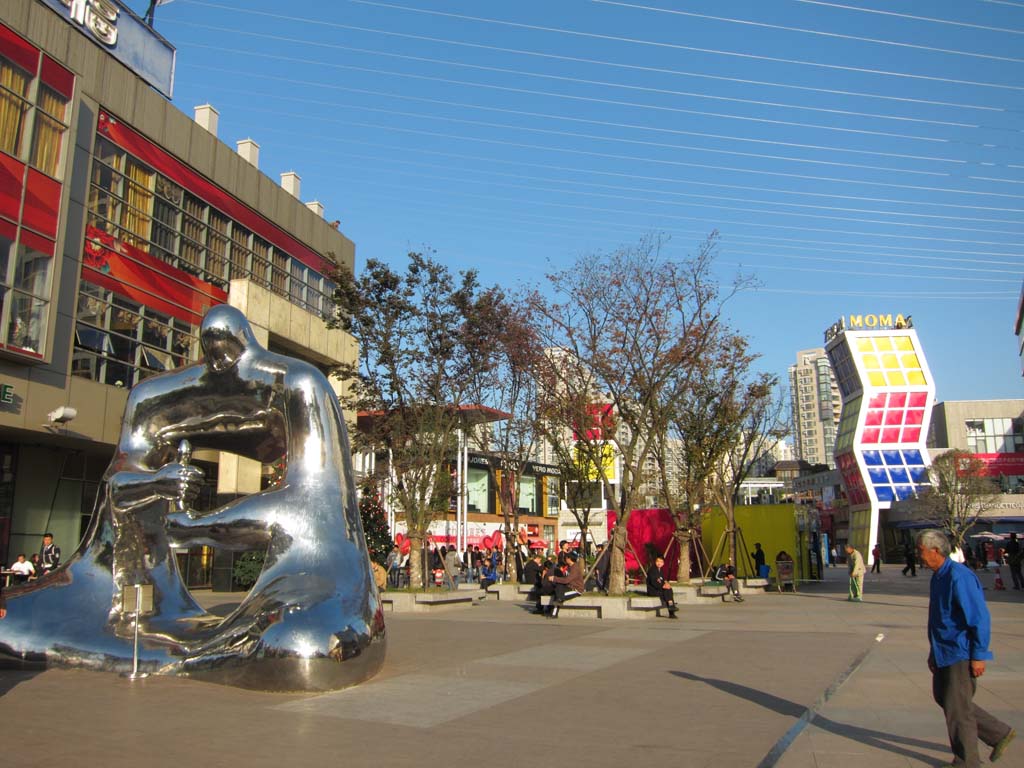 photo,material,free,landscape,picture,stock photo,Creative Commons,A shopping center, An art object, blue sky, shopper, bench