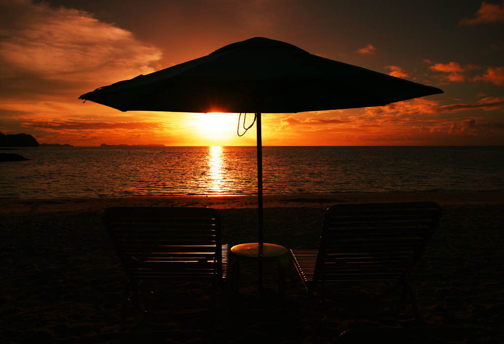 Foto, materieel, vrij, landschap, schilderstuk, bevoorraden foto,Een particuliere strand van de vatting zon, Strand paraplu, Zandstrand, De instelling zon, Silhouette