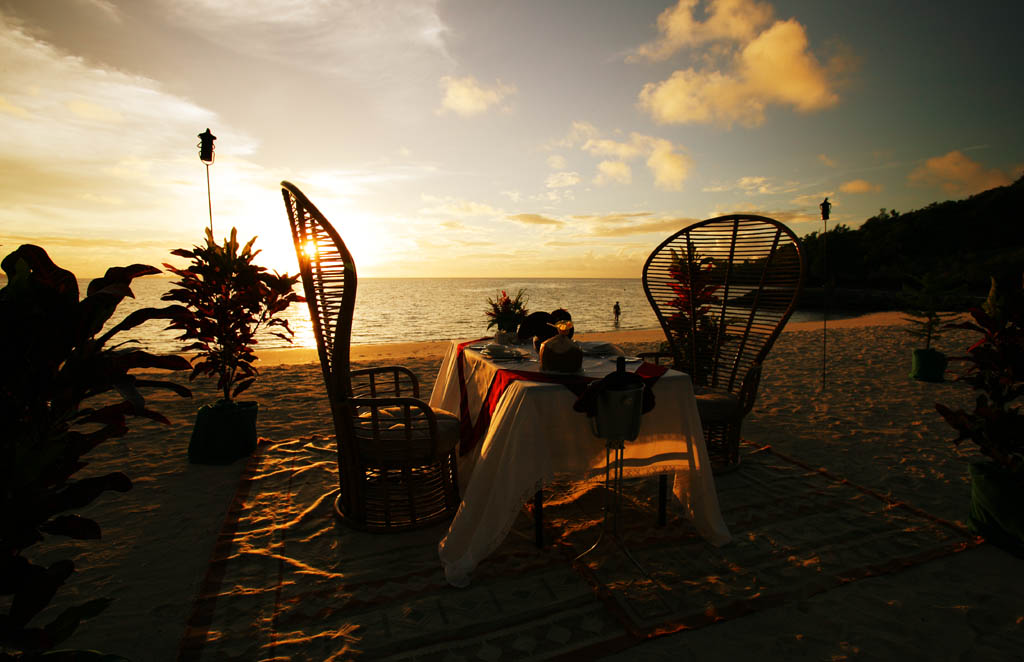 Foto, materieel, vrij, landschap, schilderstuk, bevoorraden foto,Zonsondergang diner, Tafel, Zandstrand, De instelling zon, De kustlijn