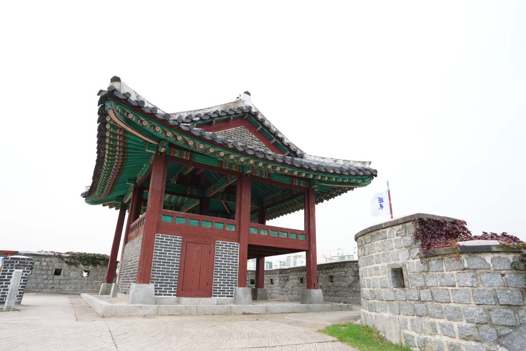 foto,tela,gratis,paisaje,fotografía,idea,La torre de esquina noroeste de Hwaseong Fortress, Castillo, Pavimento de piedra, Azulejo, Pared de castillo