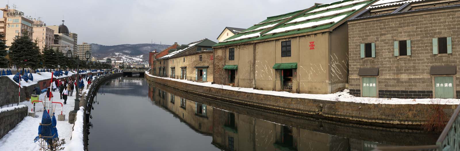 photo,material,free,landscape,picture,stock photo,Creative Commons,Otaru canal, Canal, Warehouse, Street lamp, Snow cover