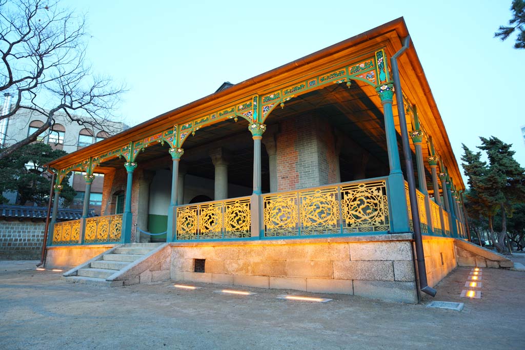 Foto, materiell, befreit, Landschaft, Bild, hat Foto auf Lager,Der Tugend-Kotobuki-Schrein gelassene Betrachtungsdachüberhänge , Palastgebäude, Blumendesign, Terrasse, Romanisch-wie