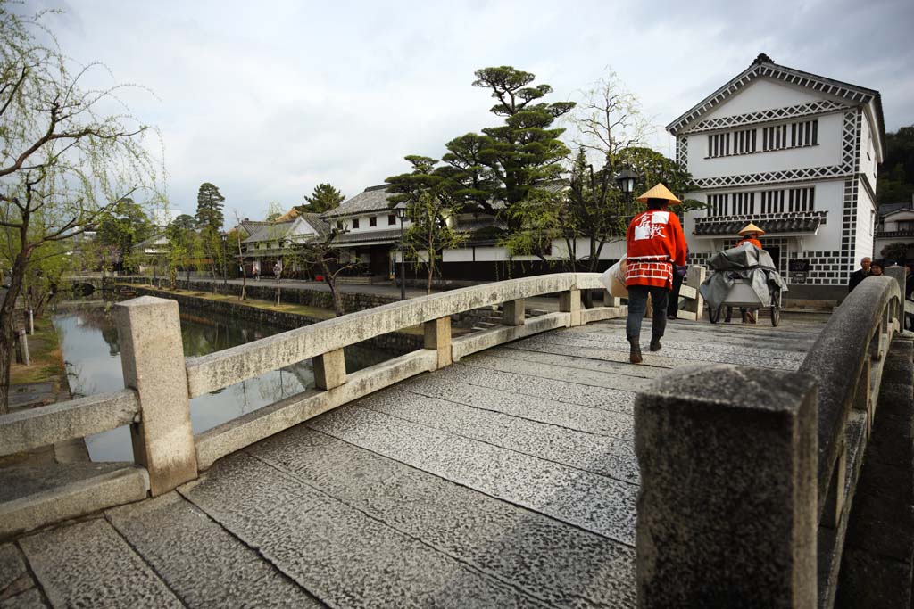 photo,material,free,landscape,picture,stock photo,Creative Commons,Kurashiki Nakahashi, Kurashiki River, wall covered with square tiles and jointed with raised plaster, willow, white wall