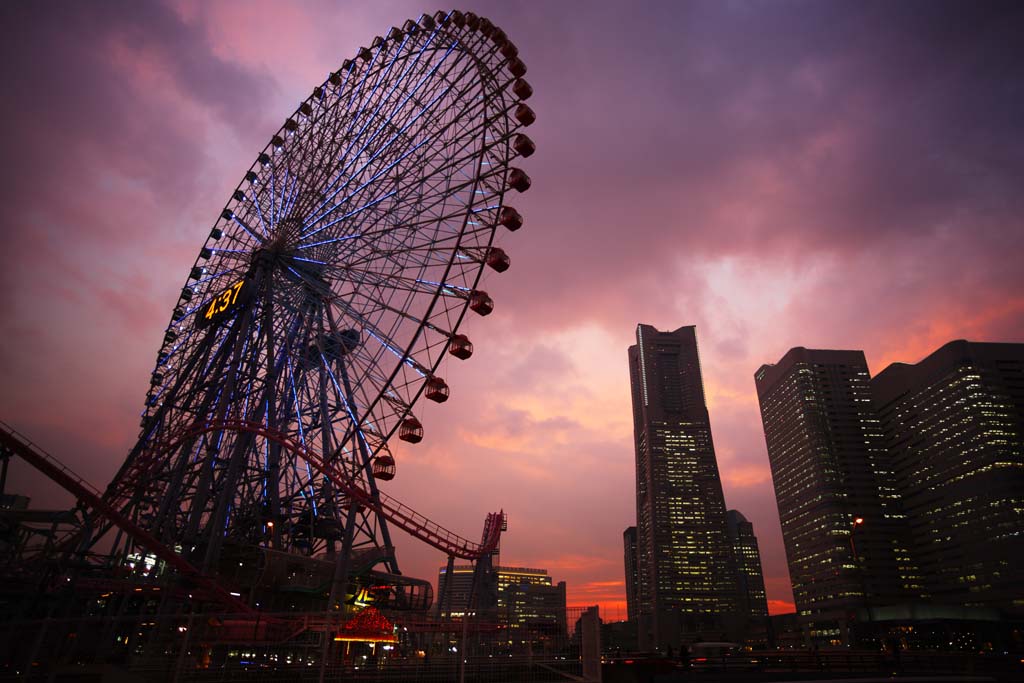 fotografia, materiale, libero il panorama, dipinga, fotografia di scorta,Yokohama Minato Mirai 21, torre di pietra miliare, Ferris la ruota, Un parco di divertimenti, città di modello futura