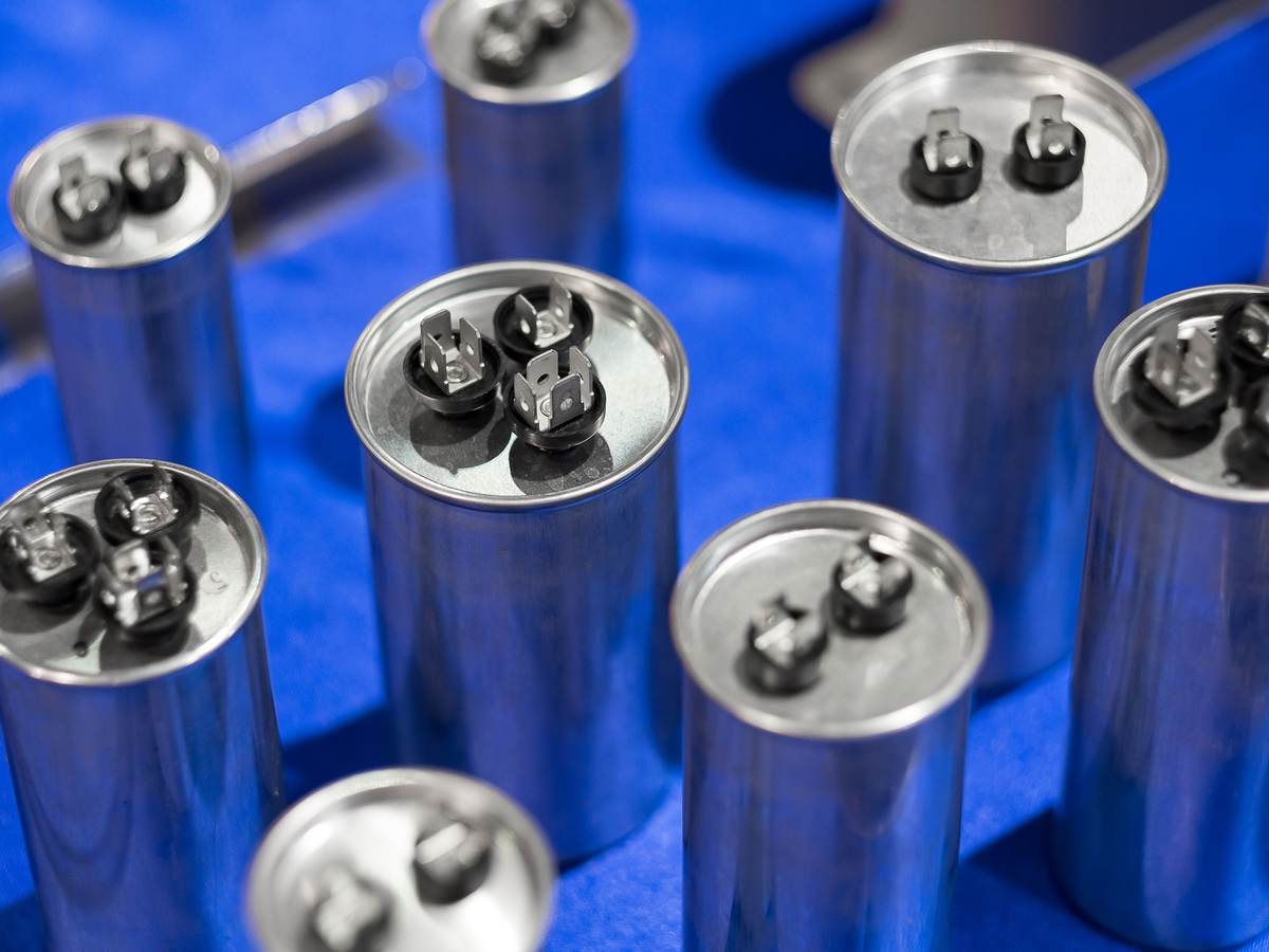 Aluminum can type film capacitors