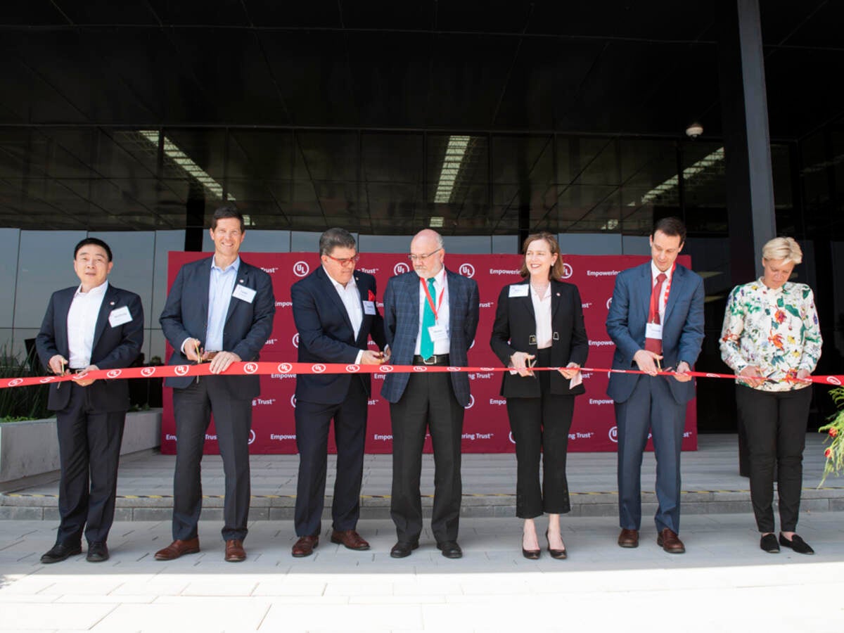 UL Leadership and Mexico's Under Secretary of the Economy Cut Red UL Ribbon at the Queretaro Opening