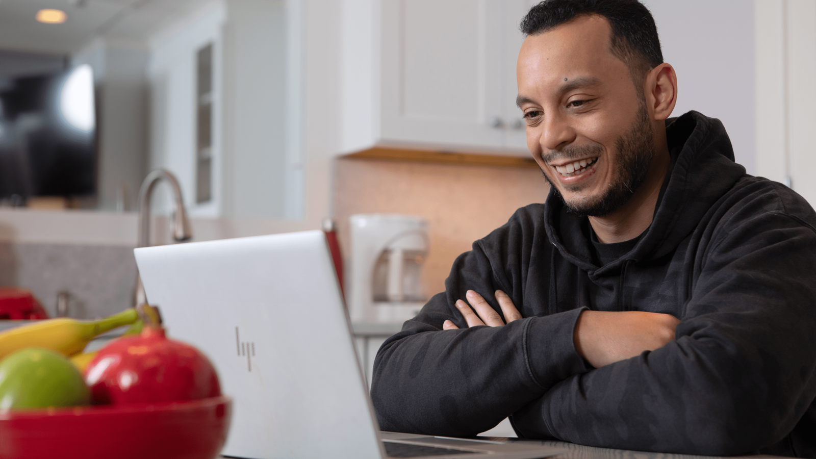 Verizon Employee Working From Home Video Chatting With Customer (1)