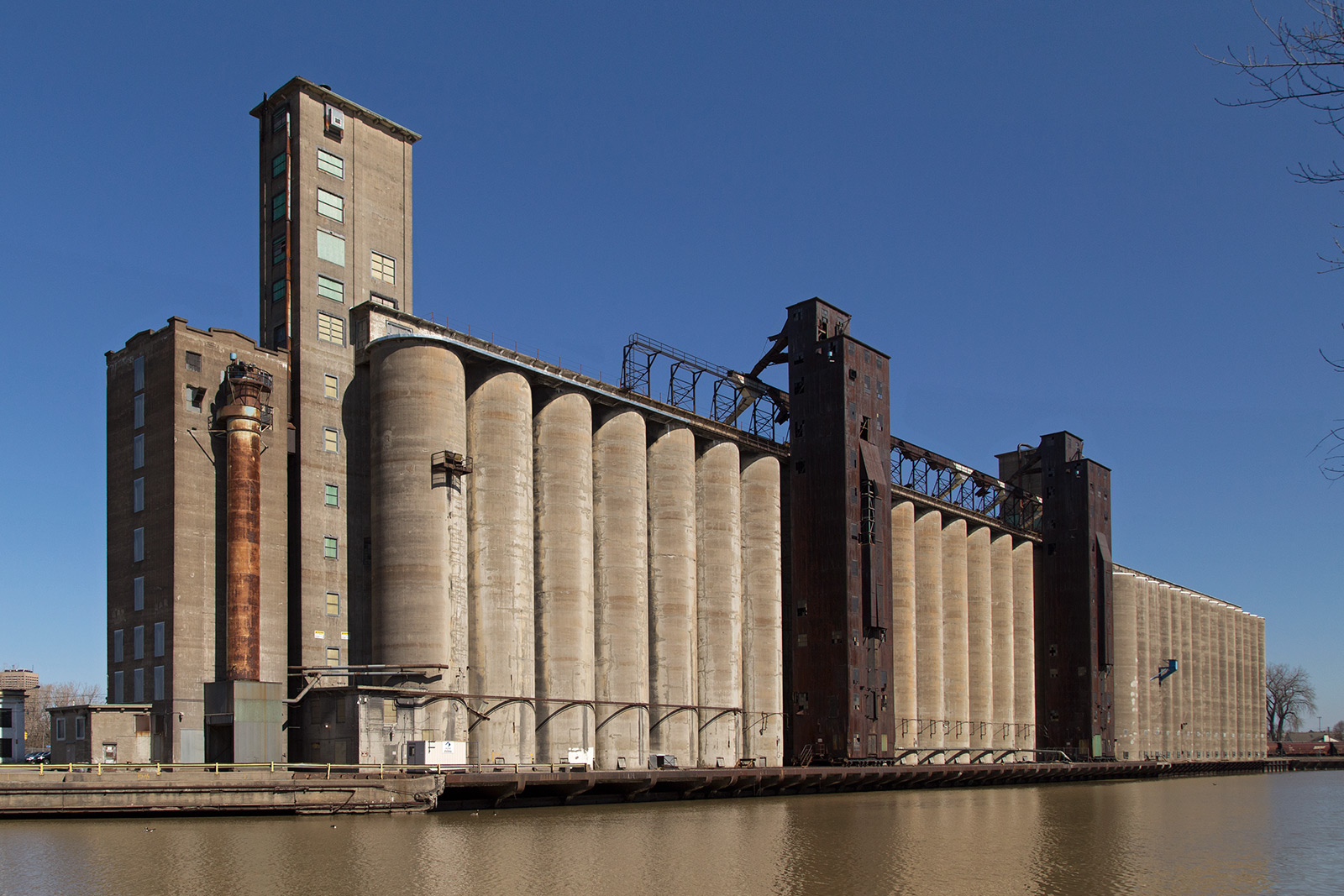 20140520. Buffalo's grand Standard Elevator (c.1928, Architect A.E. Baxter).