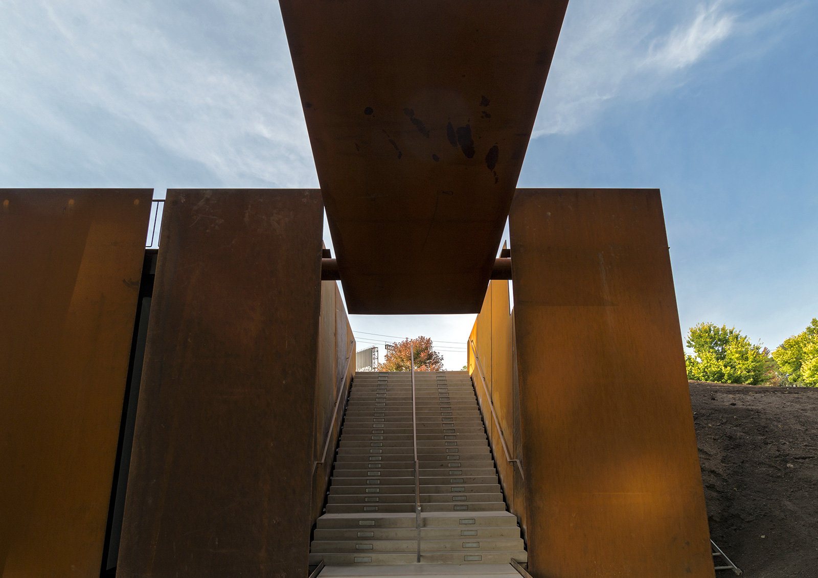 20140919. The gate remains open at the east end stairs of the ne