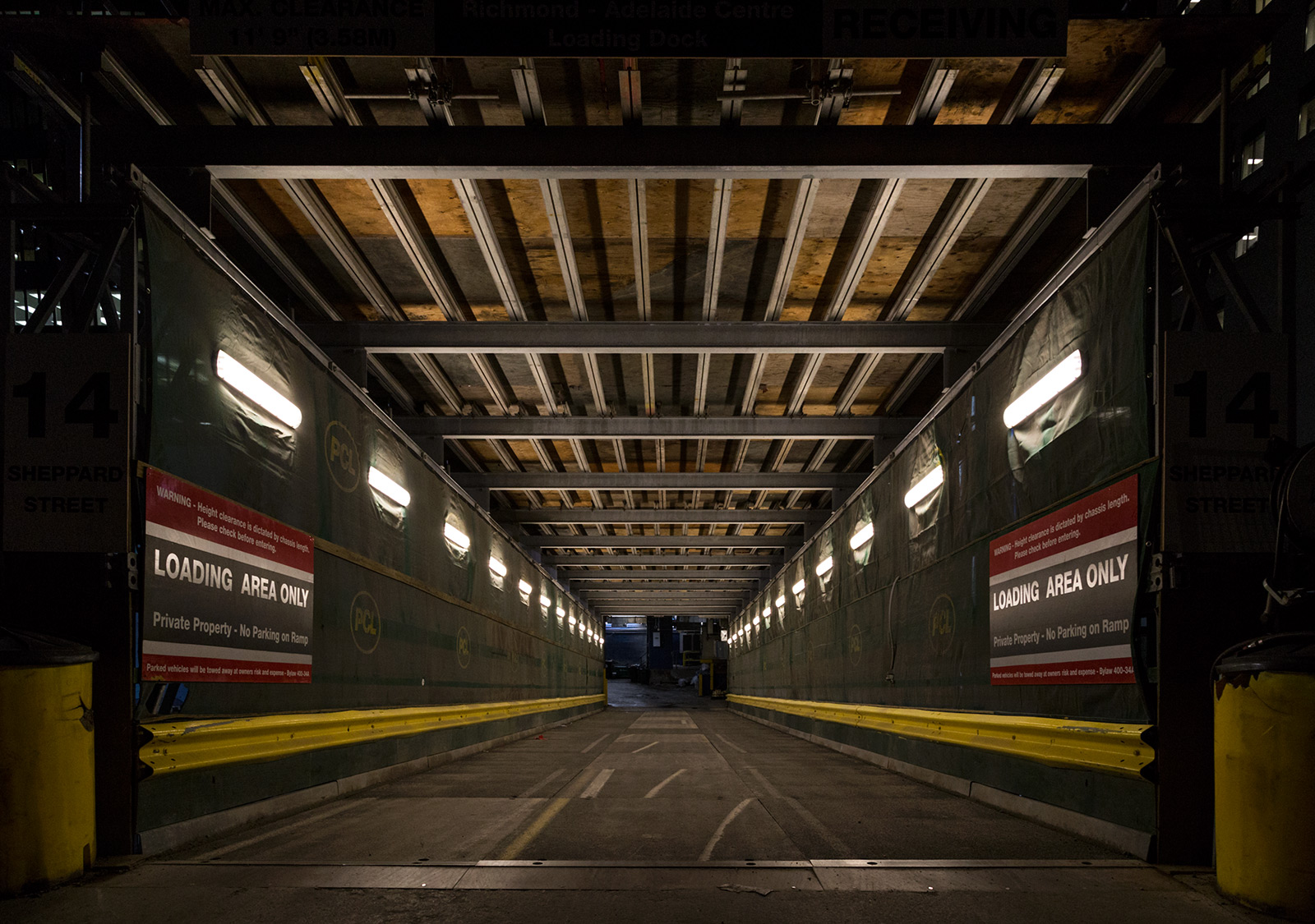 20141004. Into the mouth of the temporary bridge spanning the co