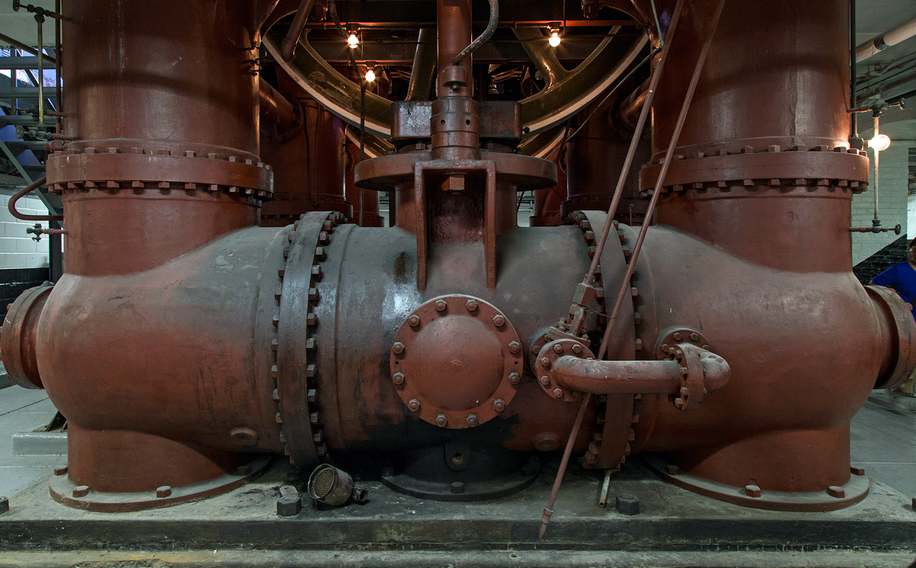 20150518. Gawk at the 1909 steam engine that once powered the Hi