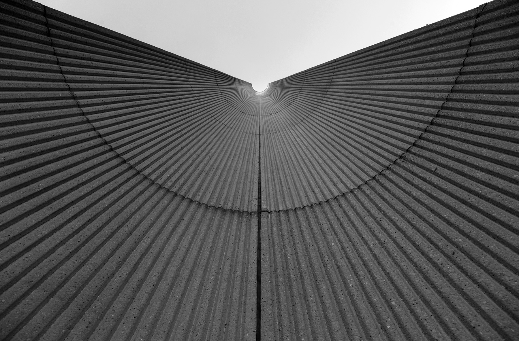 20151217. A concrete striated trough to the sky. Minimal Aesthet