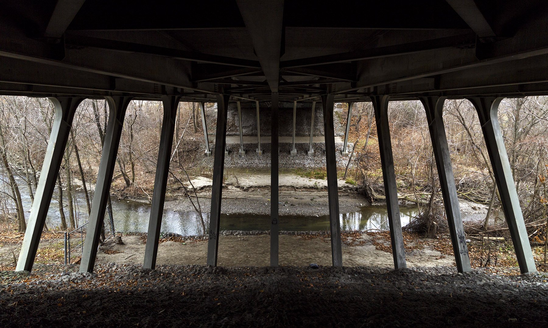 20160103. Peering through steel bridge piers across the West Don