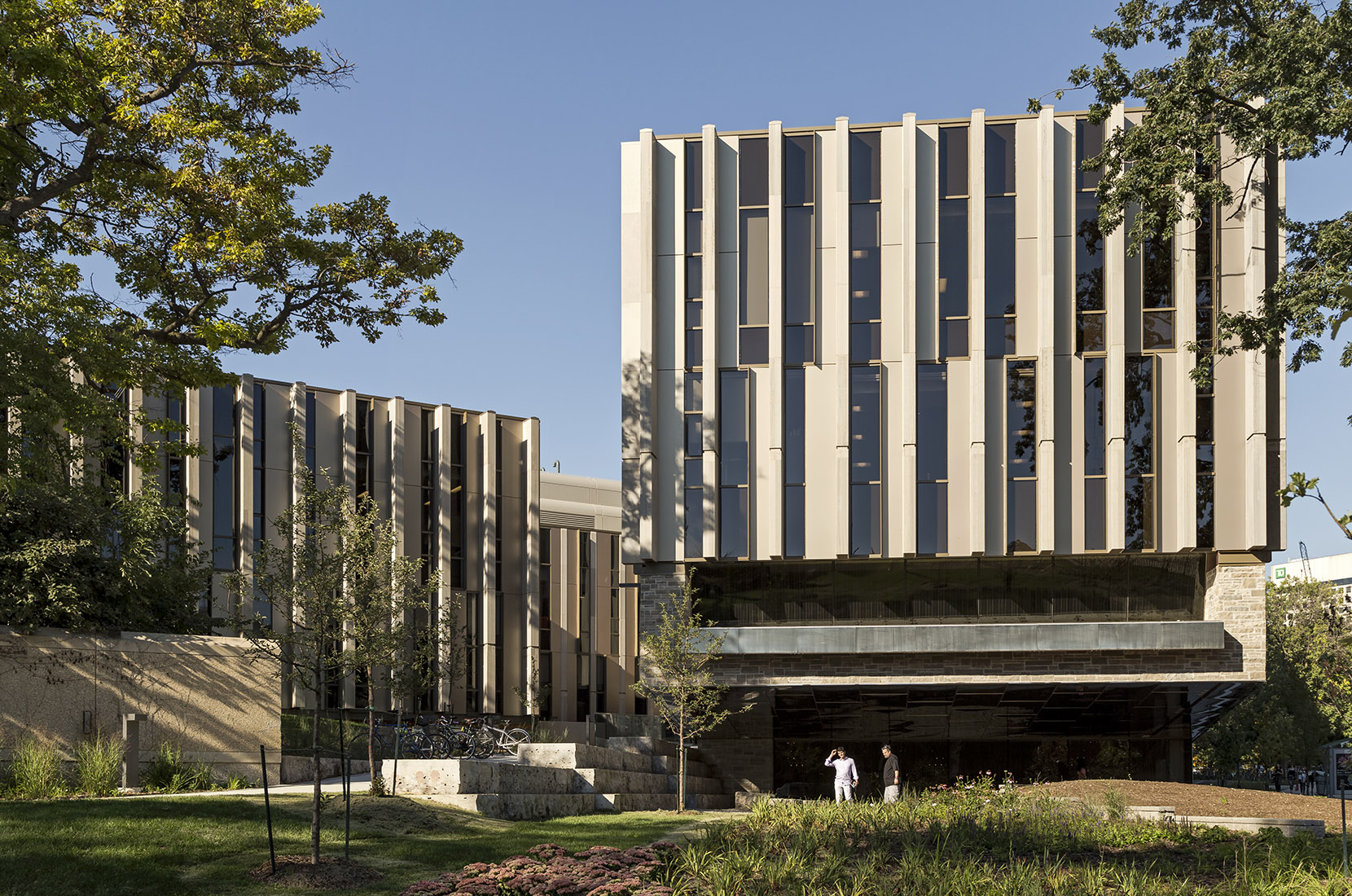 20160920. The strong lines of University of Toronto's new Jackma