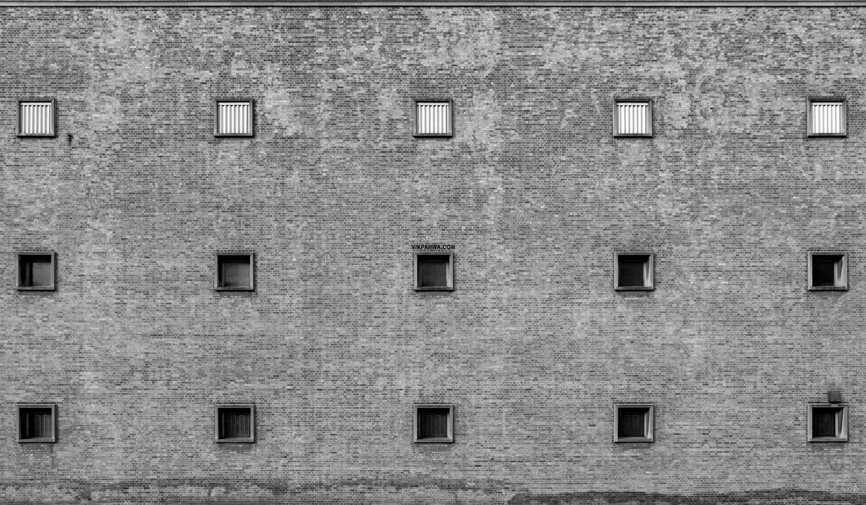 20170126. Fifteen fenestra facade at the doomed LCBO warehouse.