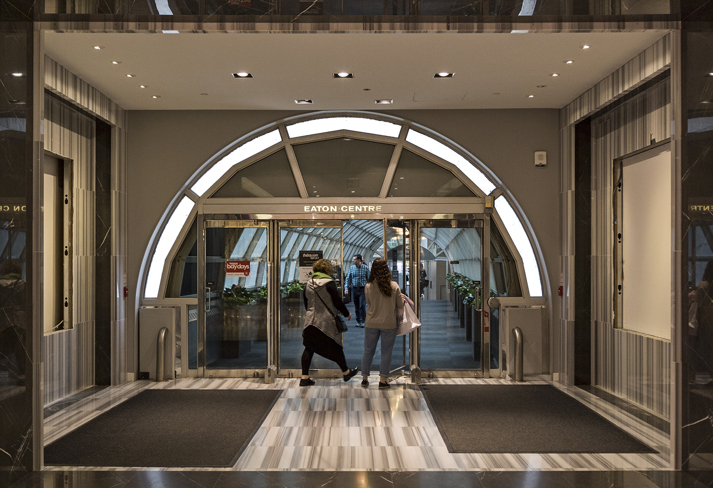 20170419. Entering the Eaton Centre through a pedestrian bridge