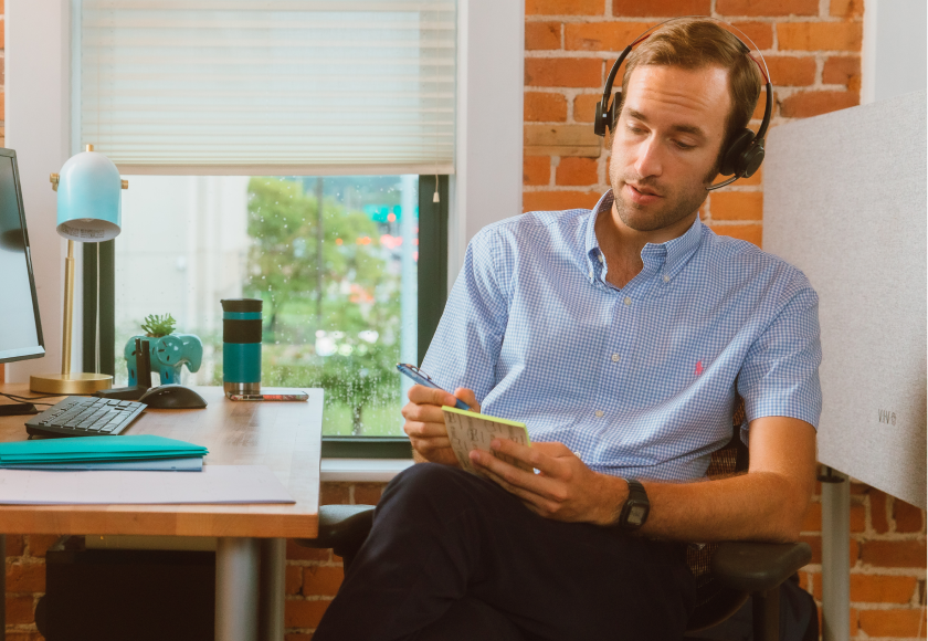 Homme au téléphone