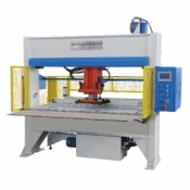 Automatic moving type punching machine