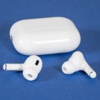 Kopfhörer und Hörstöpsel: So entfernt man lästigen Gestank bei Apples Airpods Pro