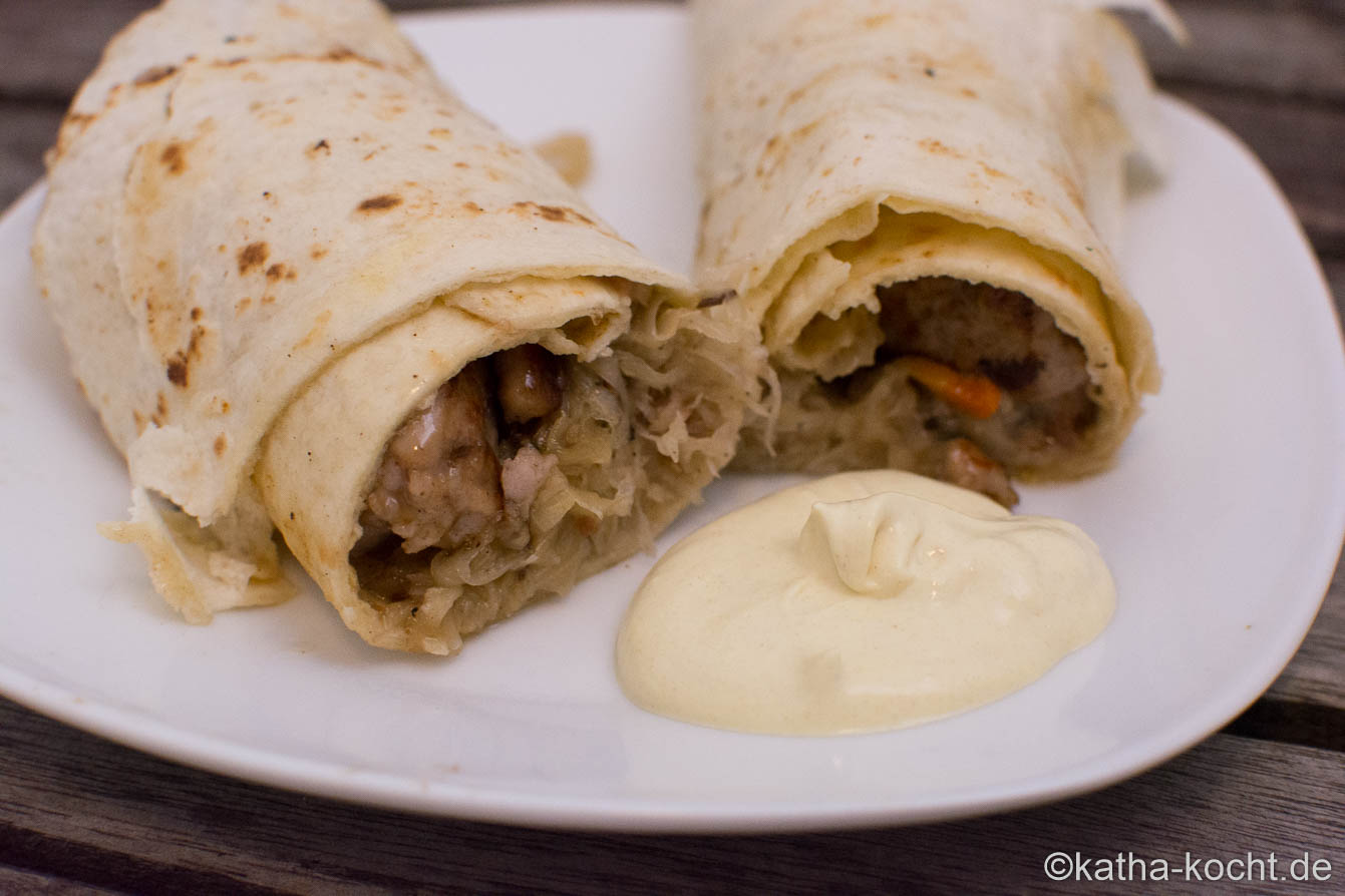 Sauerkraut-Bratwurst Wrap mit Ahornsirup