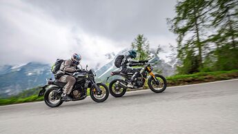 Alpen-Test, Husqvarna Svartpilen 401 und Triumph Scrambler 400 X 