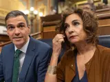 El presidente del Gobierno, Pedro S&aacute;nchez y la vicepresidenta primera y ministra de Hacienda, Mar&iacute;a Jes&uacute;s Montero