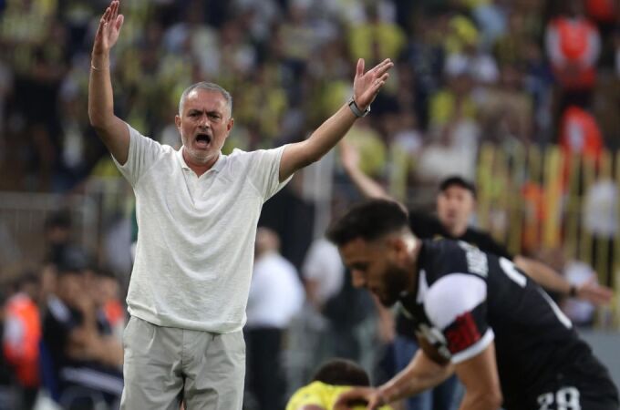 Mourinho se la juega con el Fenerbahce: "Nunca dijeron que jugar la Champions fuera una necesidad". 