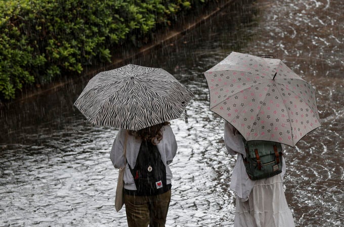 El frente deja lluvias de cerca de 110 l/m2 y vientos de hasta 76 km/h 