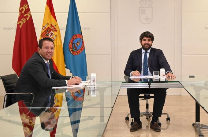 El presidente de la Comunidad, Fernando López Miras, se reunió hoy en el Palacio de San Esteban con el alcalde de Mula, Juan Jesús Moreno